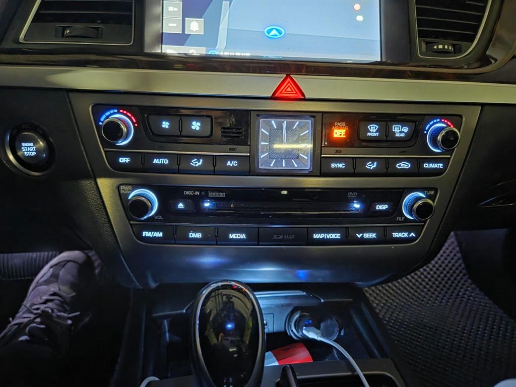 HYUNDAI Genesis - Vista 11