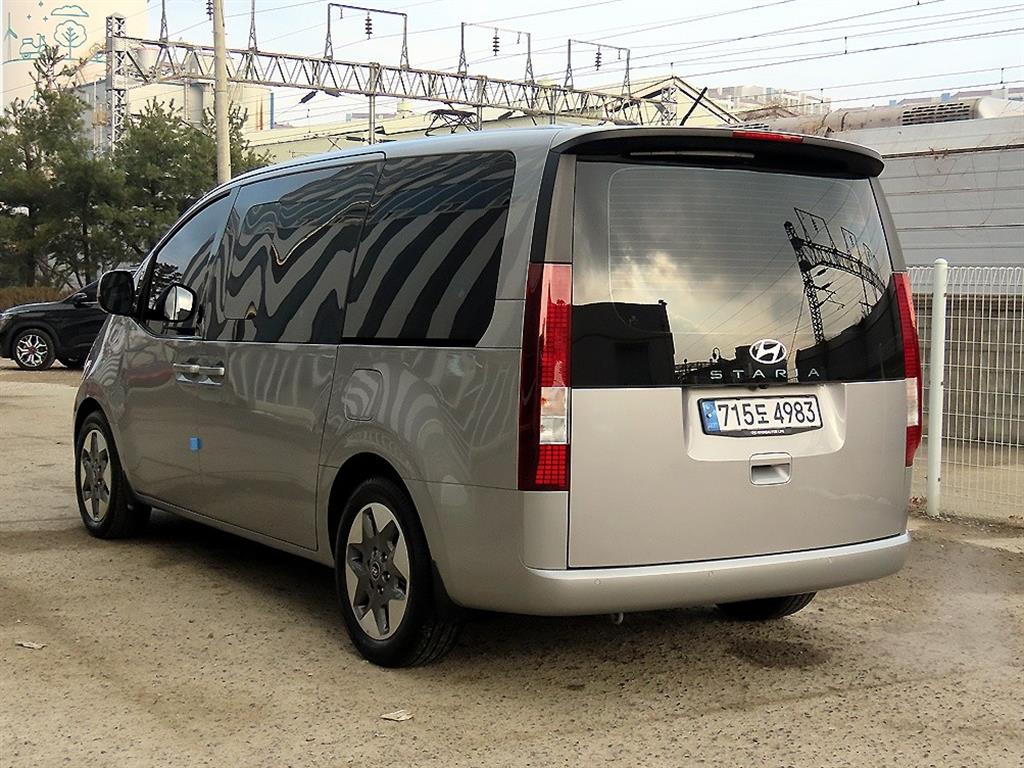 HYUNDAI Staria - Vista 3