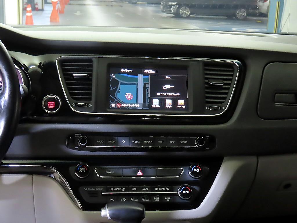 KIA Carnival - Vista 11