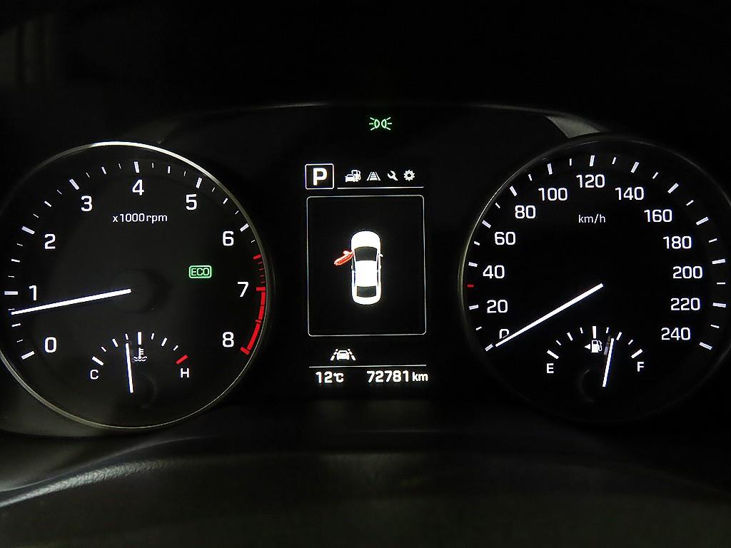 HYUNDAI Avante - Vista 9