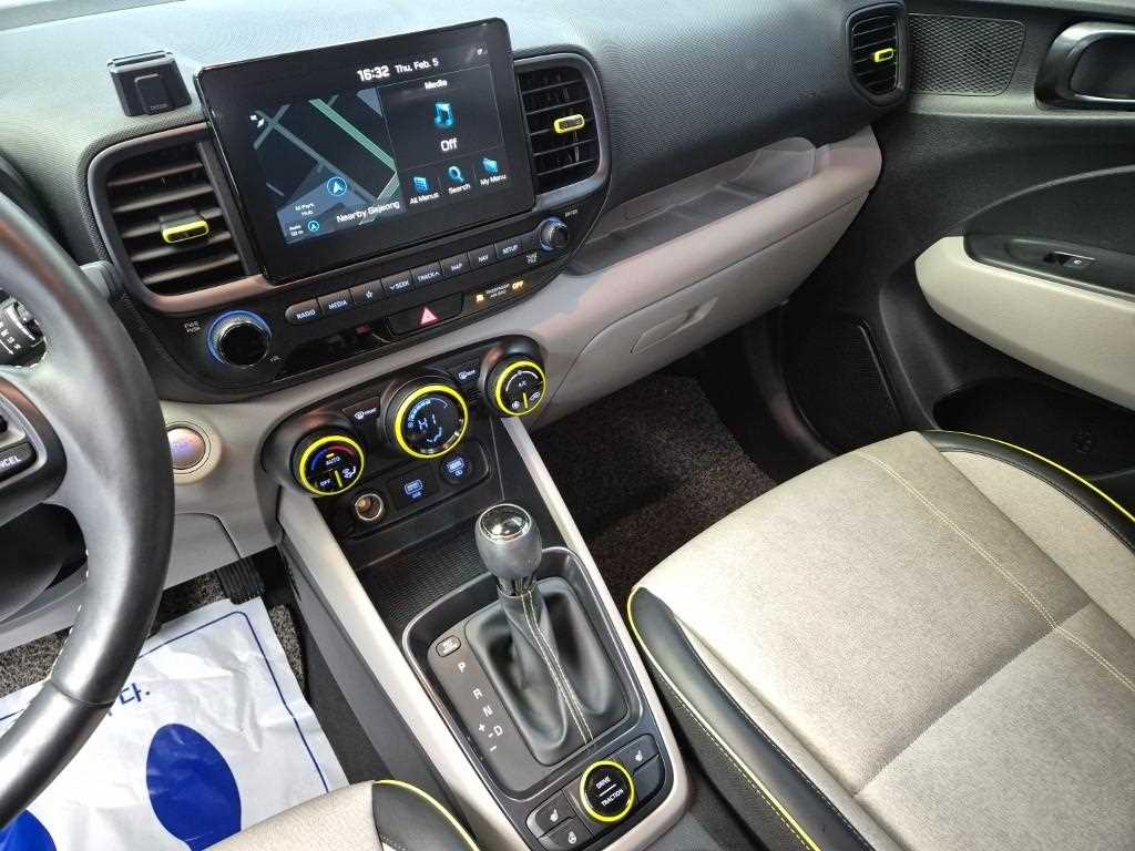 HYUNDAI Venue - Vista 10