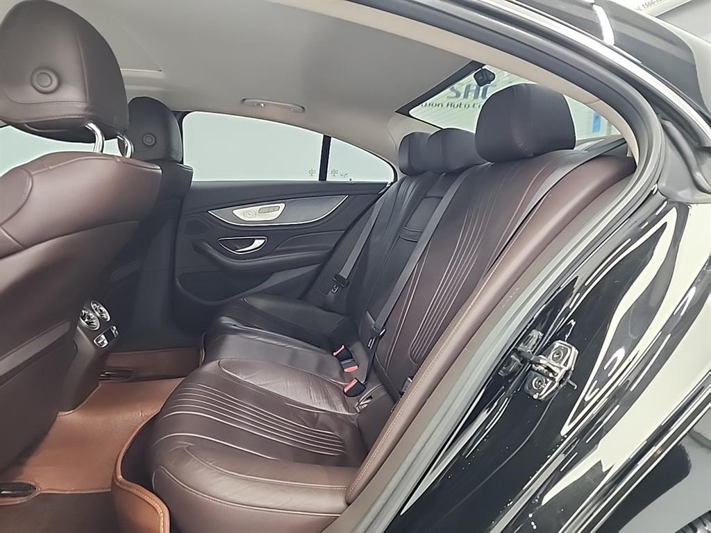 Mercedes Benz CLS Class - Vista 6