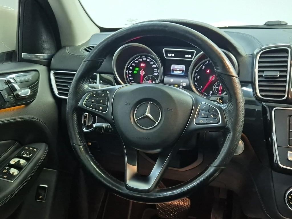 Mercedes Benz GLE Class - Vista 9