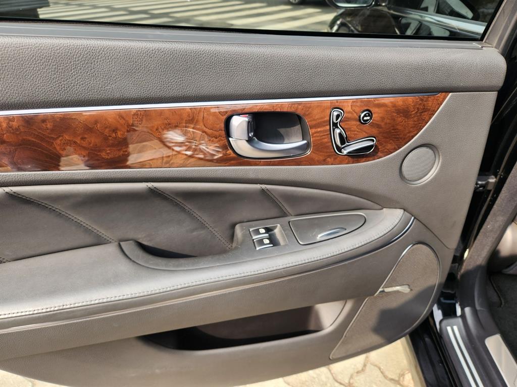 HYUNDAI Equus - Vista 7