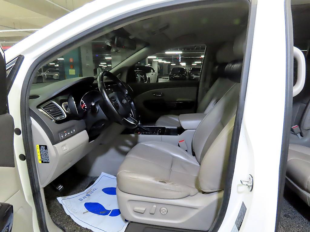 KIA Carnival - Vista 6