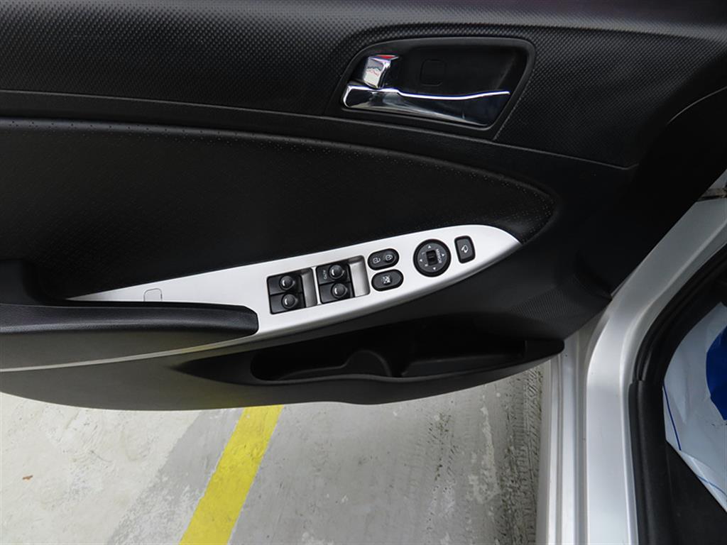 HYUNDAI Accent - Vista 12