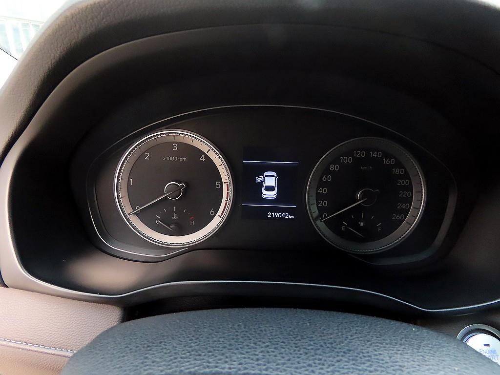 HYUNDAI Grandeur - Vista 9