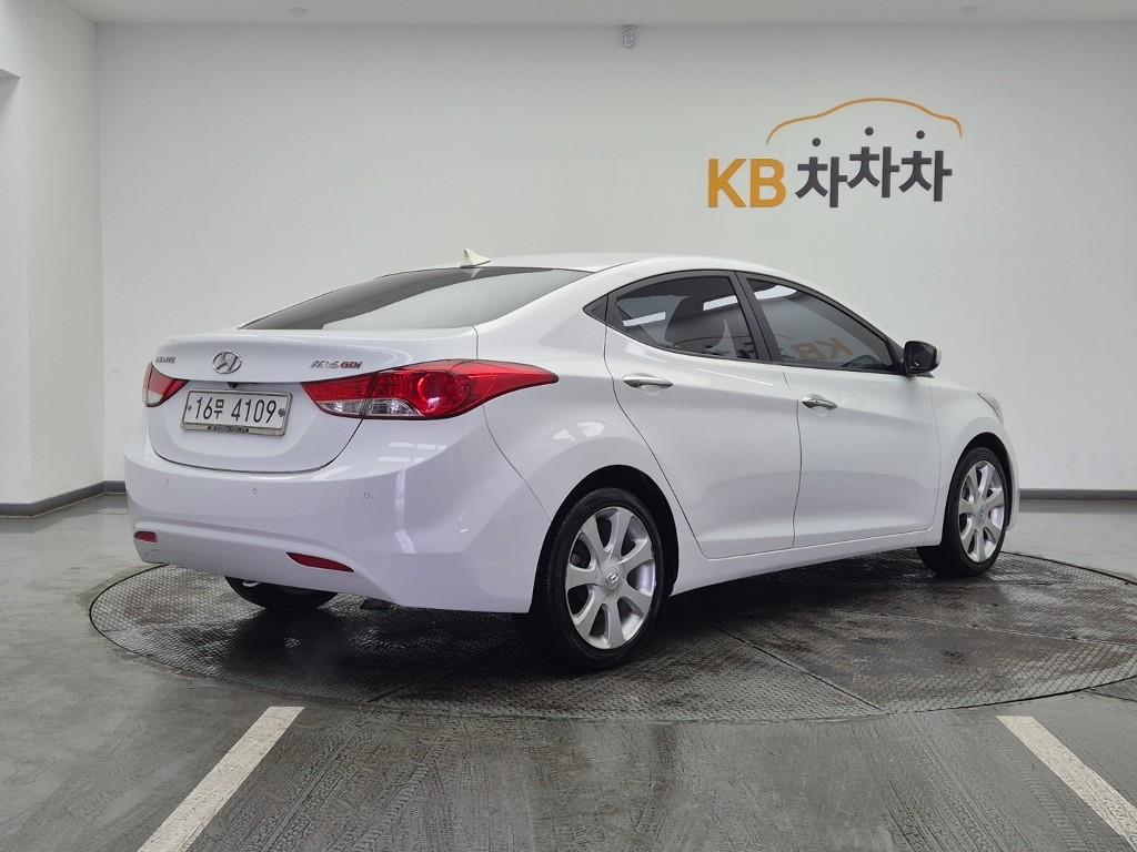 HYUNDAI Avante - Vista 4