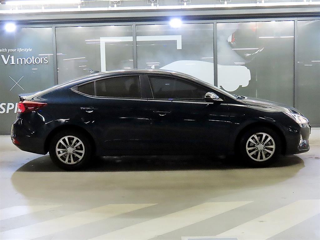 HYUNDAI Avante - Vista 3