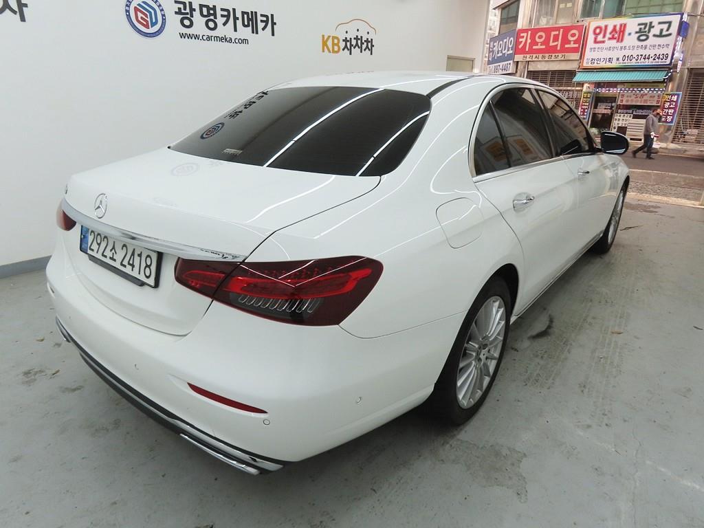 Mercedes Benz E class - Vista 3