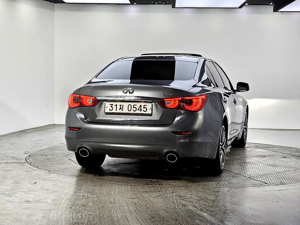 Infiniti Q - Vista 3