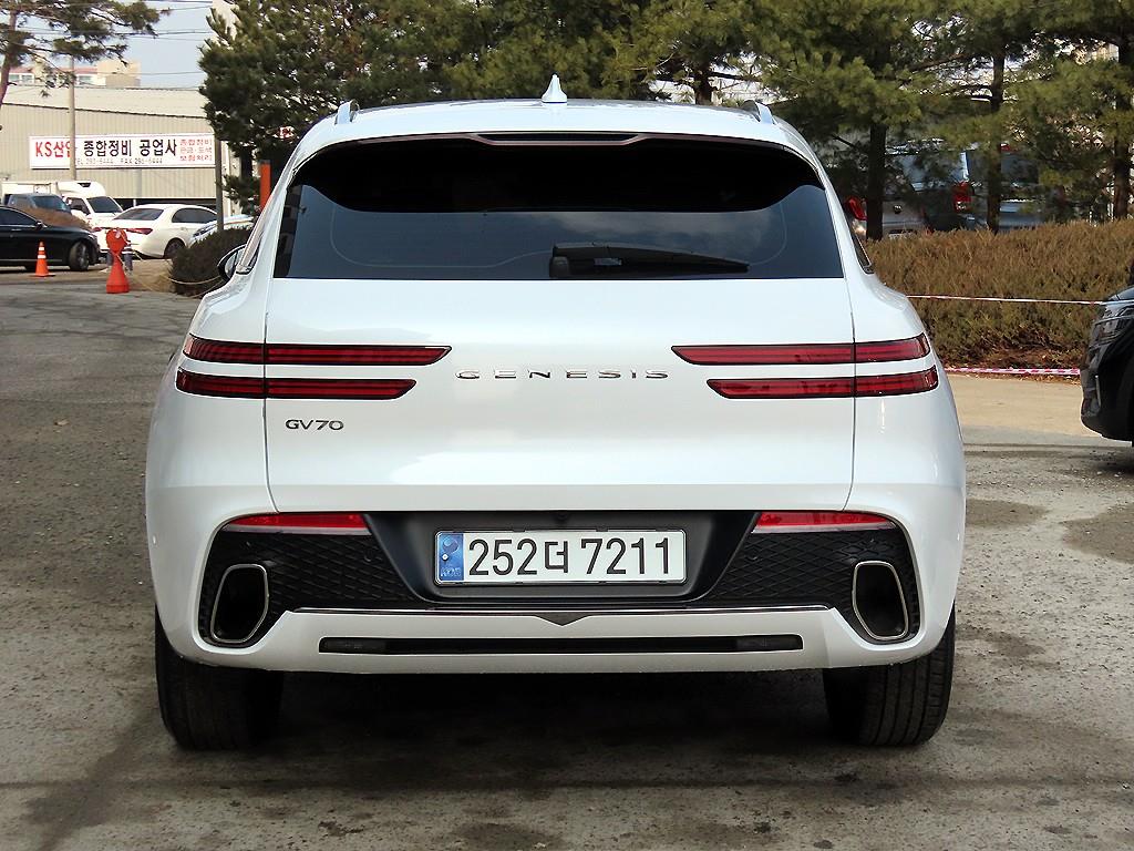 Genesis GV70 - Vista 4
