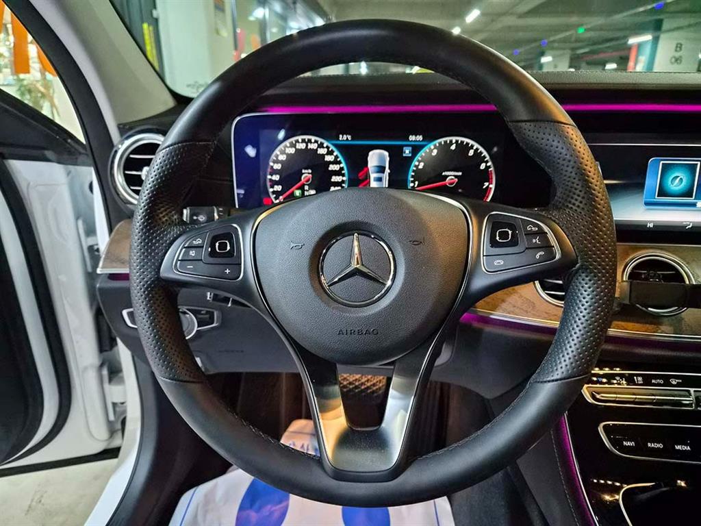 Mercedes Benz E class - Vista 8