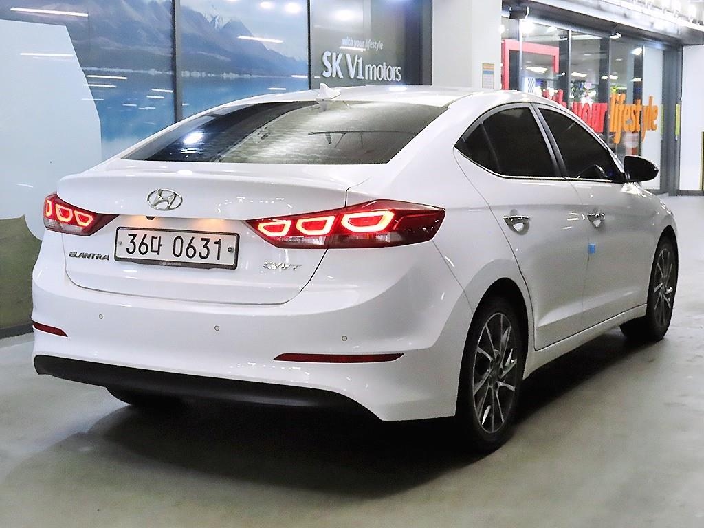 HYUNDAI Avante - Vista 4