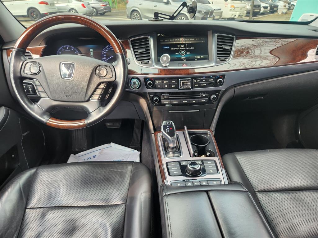 HYUNDAI Equus - Vista 9