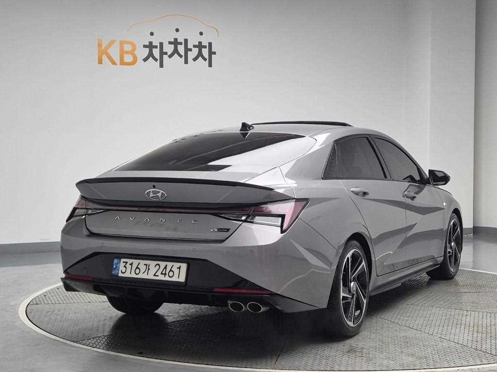 HYUNDAI Avante - Vista 3