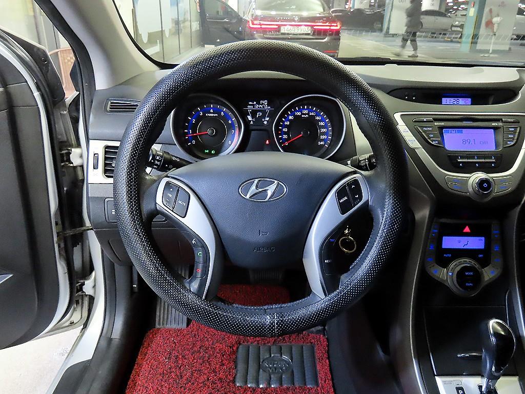 HYUNDAI Avante - Vista 8