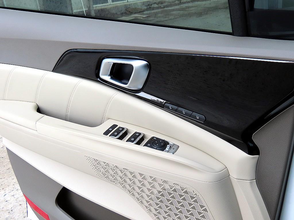 KIA Carnival - Vista 12