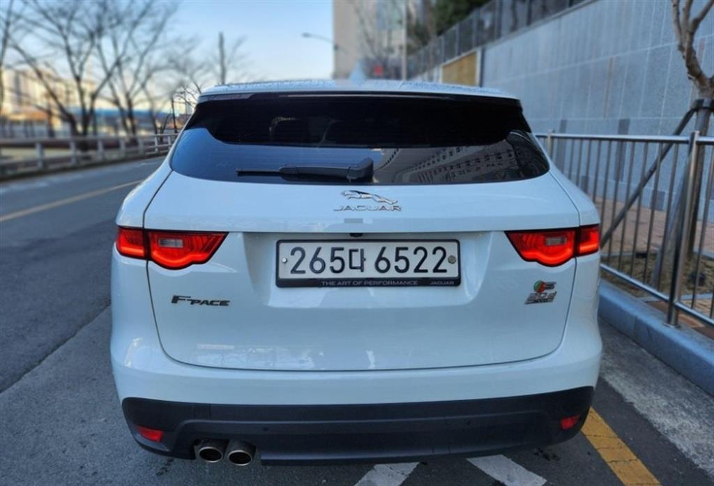 Jaguar F-PACE - Vista 2
