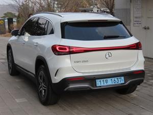 Mercedes Benz EQA - Vista 8