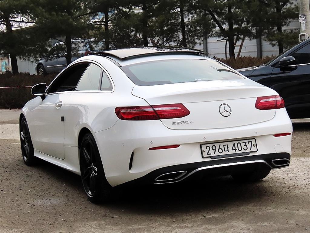 Mercedes Benz E class - Vista 3