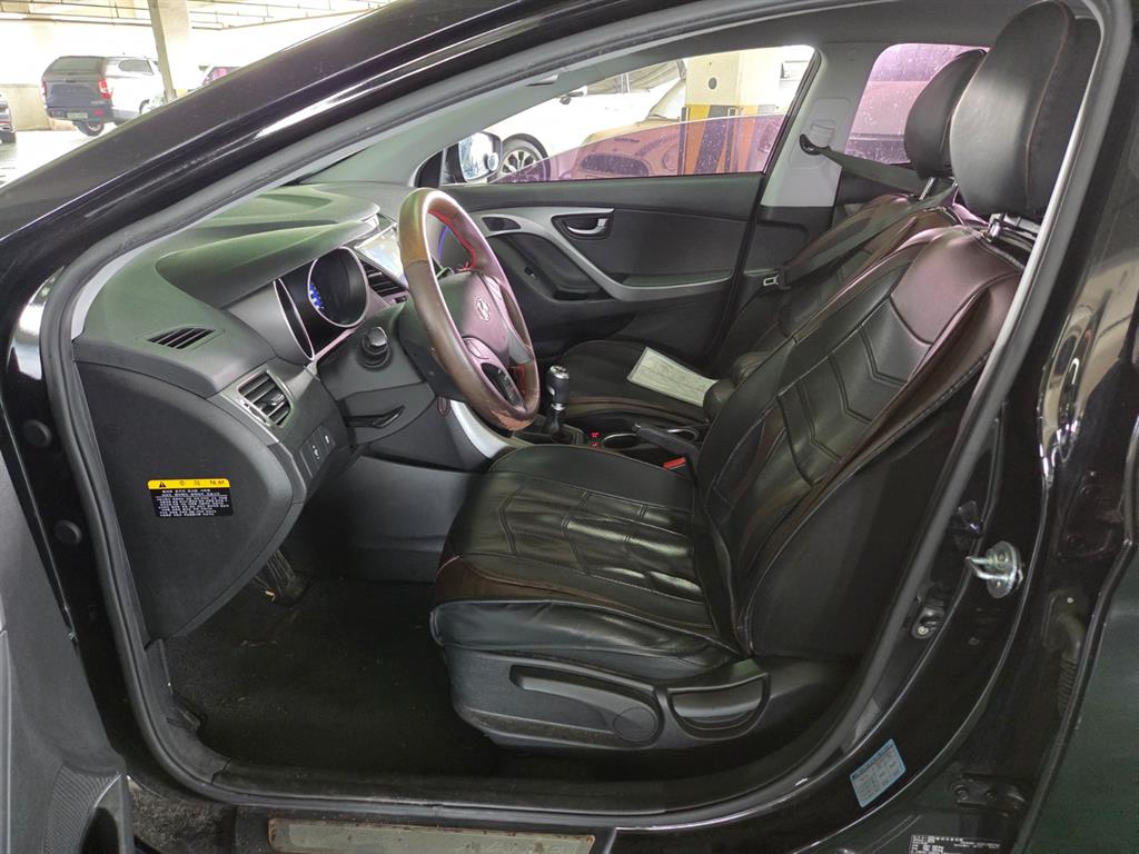 HYUNDAI Avante - Vista 6