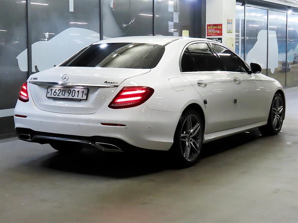 Mercedes Benz E class - Vista 4
