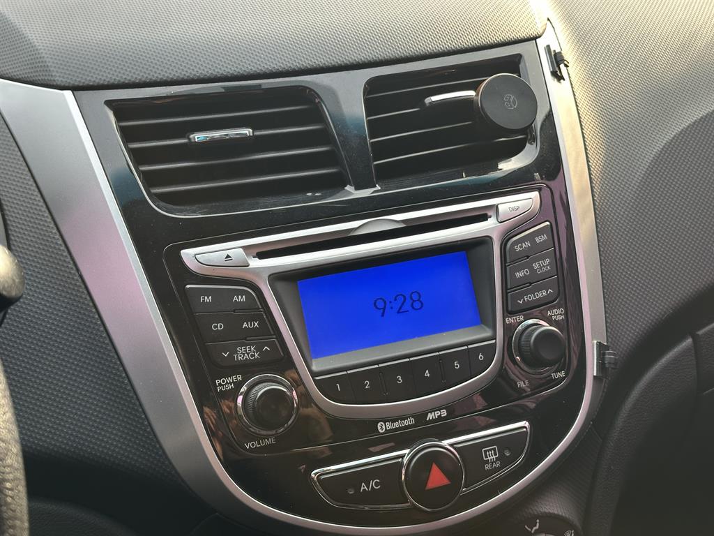 HYUNDAI Accent - Vista 10