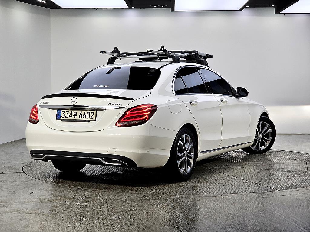 Mercedes Benz C Class - Vista 4