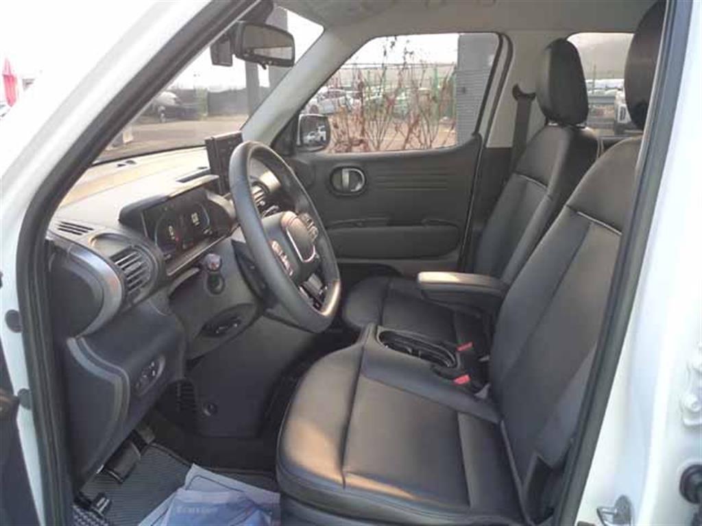 HYUNDAI Casper - Vista 10