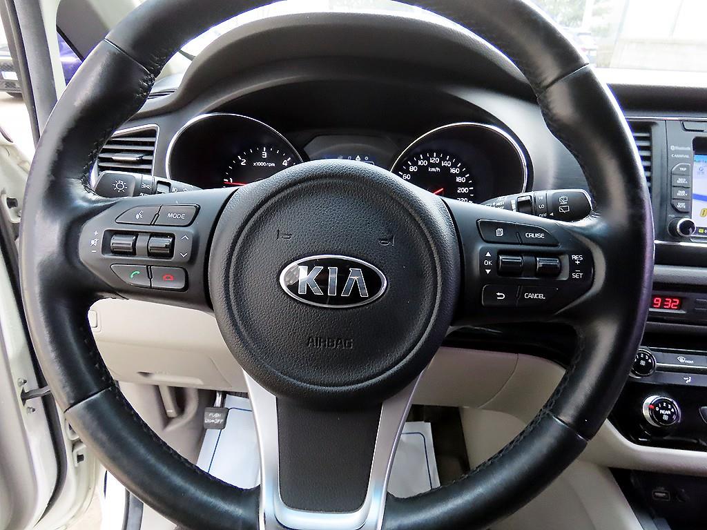KIA Carnival - Vista 9