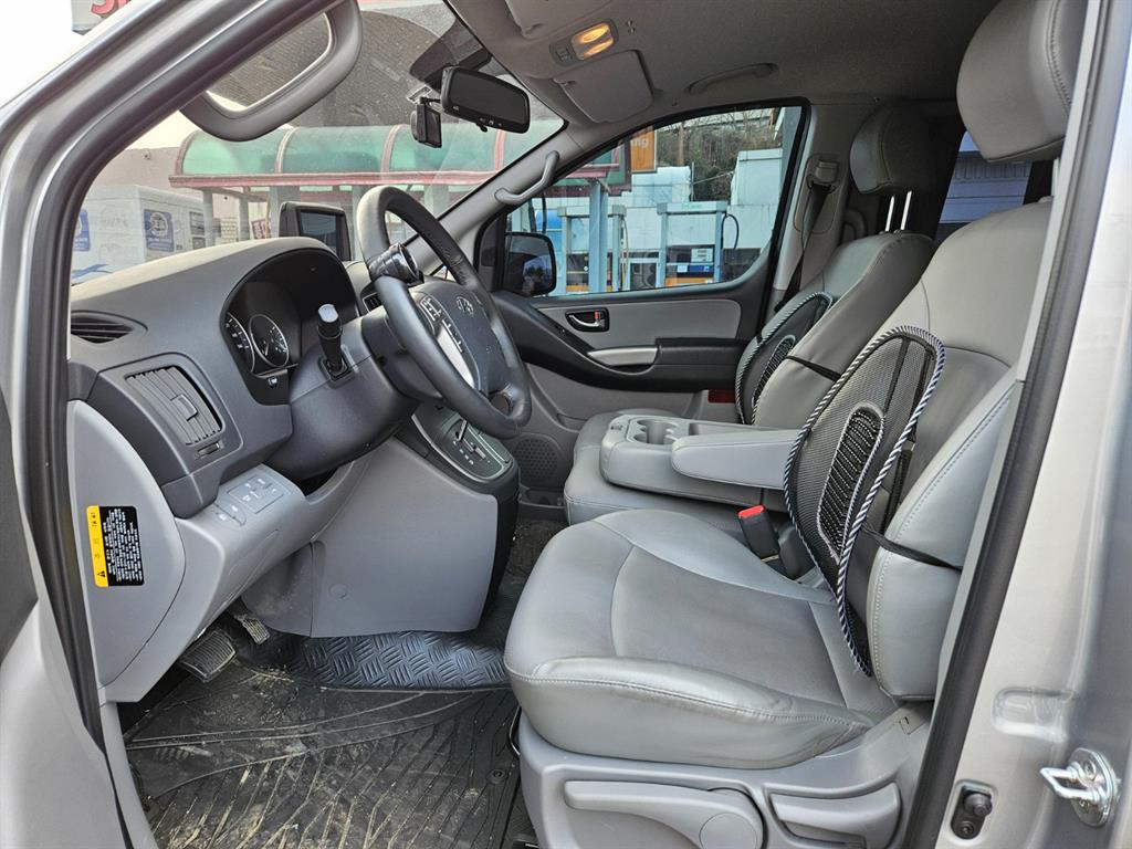 HYUNDAI Starex - Vista 5