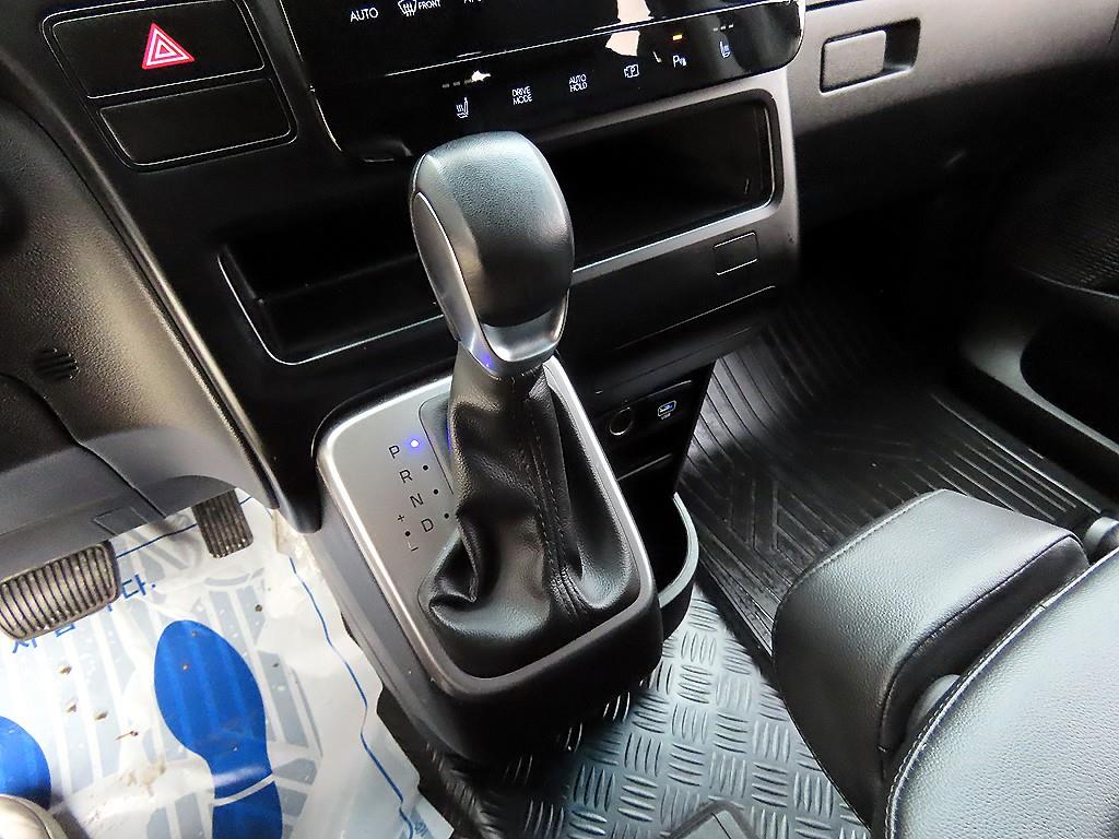 HYUNDAI Staria - Vista 11