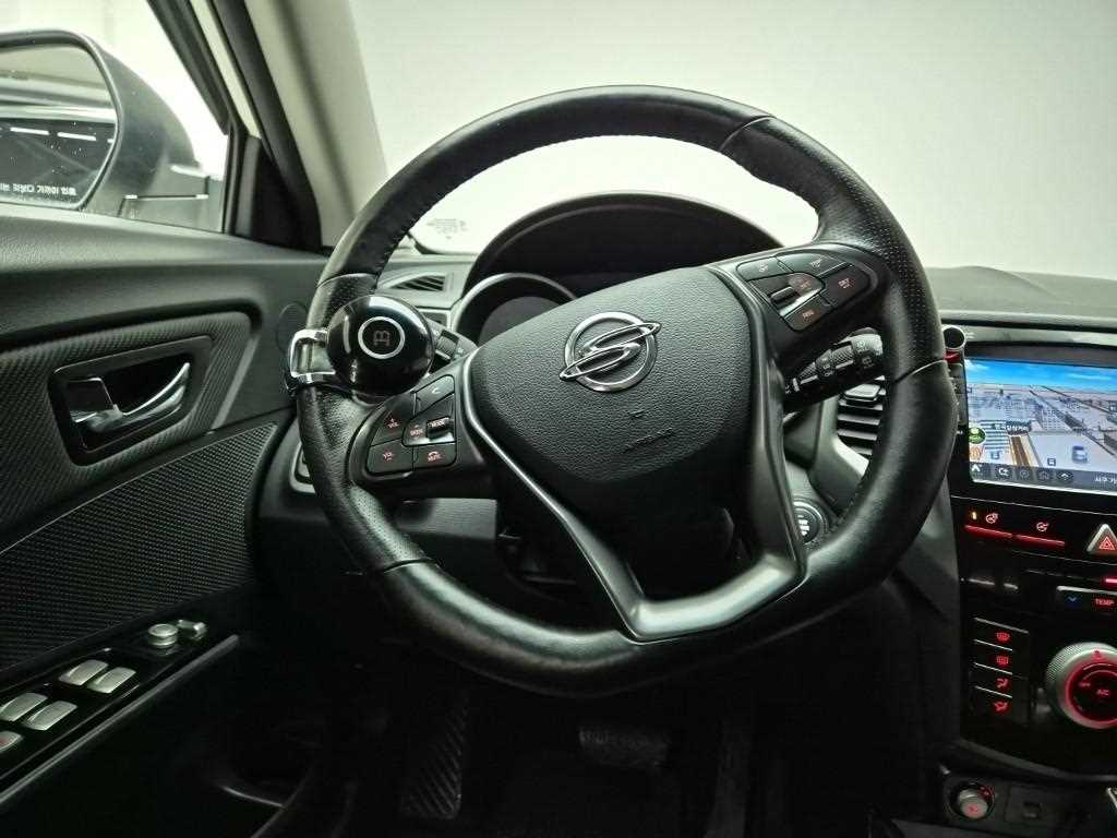 Ssangyong Tivoli - Vista 9