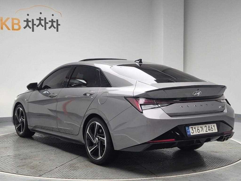 HYUNDAI Avante - Vista 2