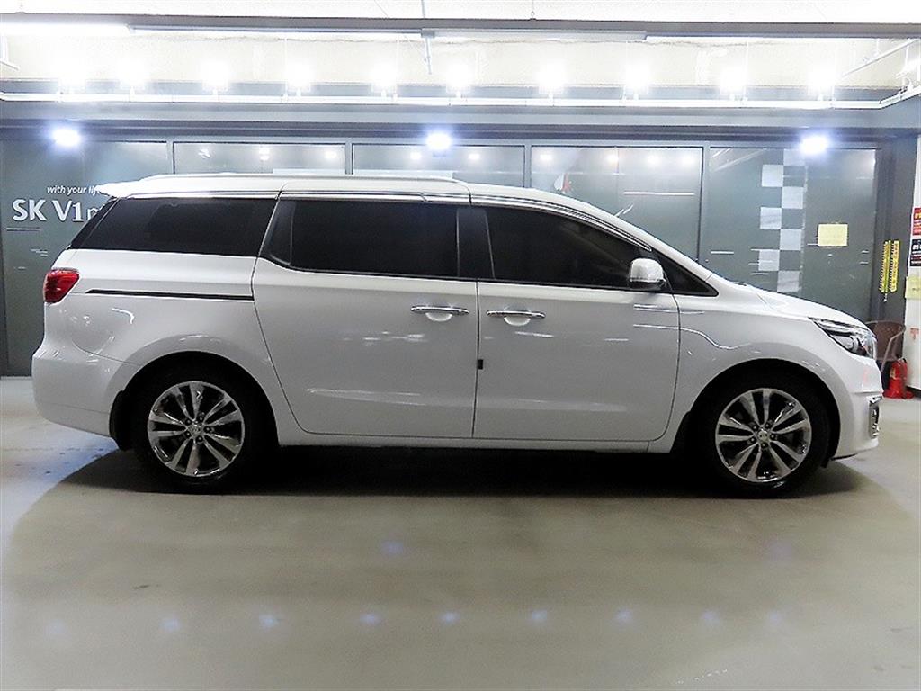 KIA Carnival - Vista 3