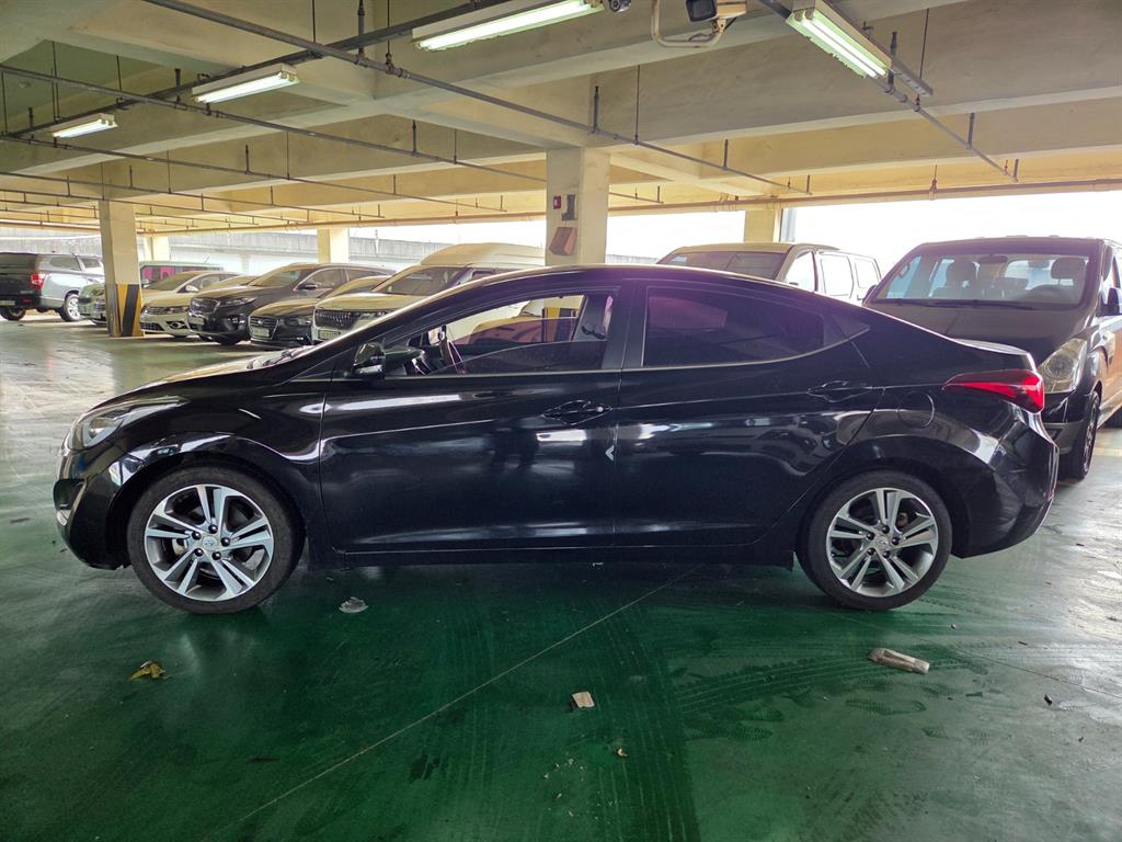 HYUNDAI Avante - Vista 3