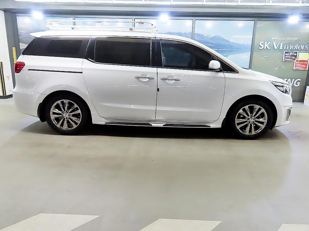 KIA Carnival - Vista 3