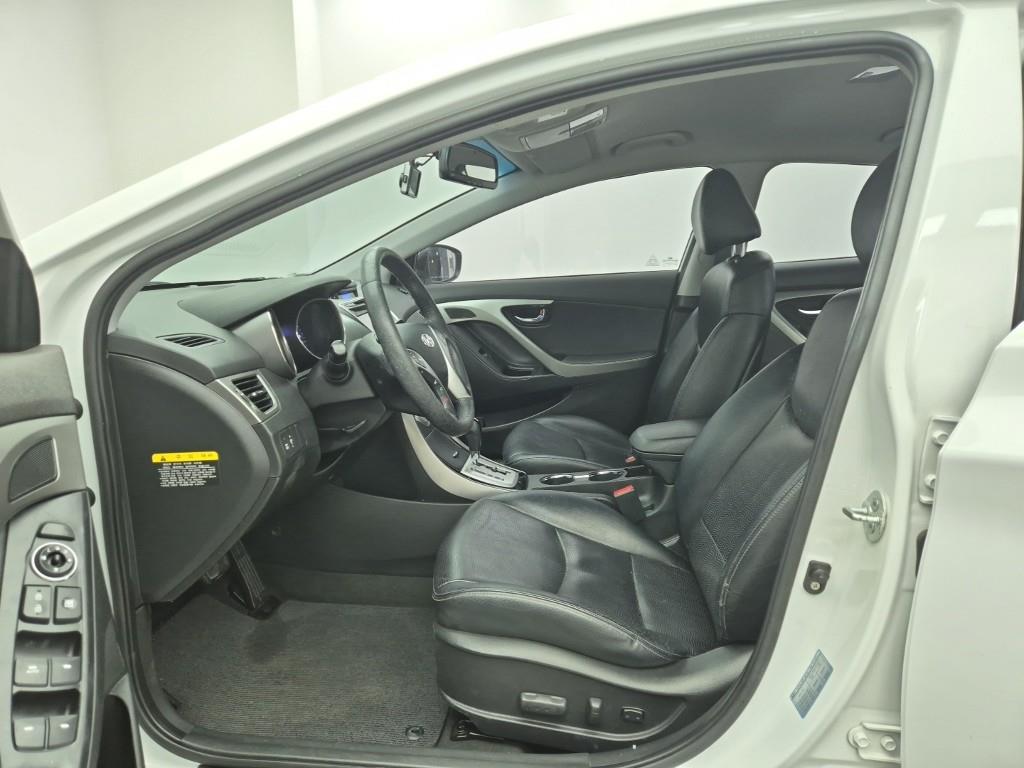 HYUNDAI Avante - Vista 11