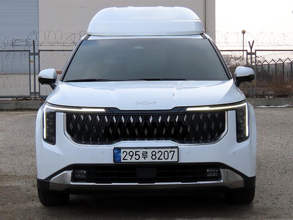 KIA Carnival 2024 Blanco - Importación desde Corea - HF Imports Iquique - Foto 1