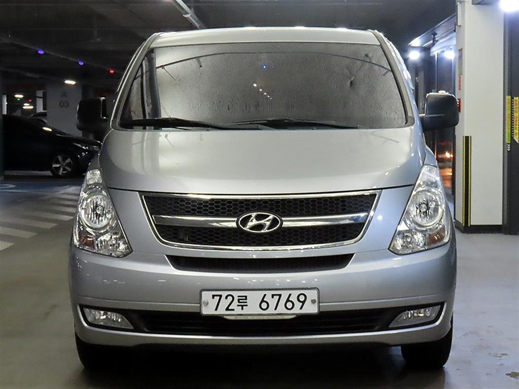 HYUNDAI Starex - Vista 2