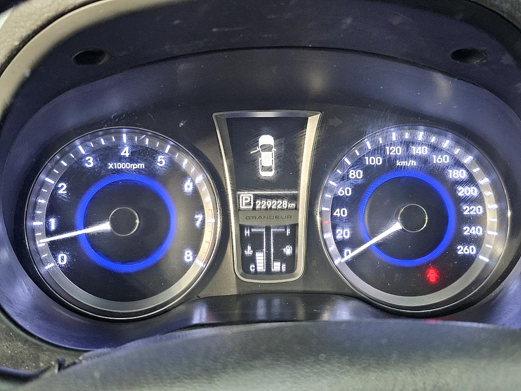 HYUNDAI Grandeur - Vista 7