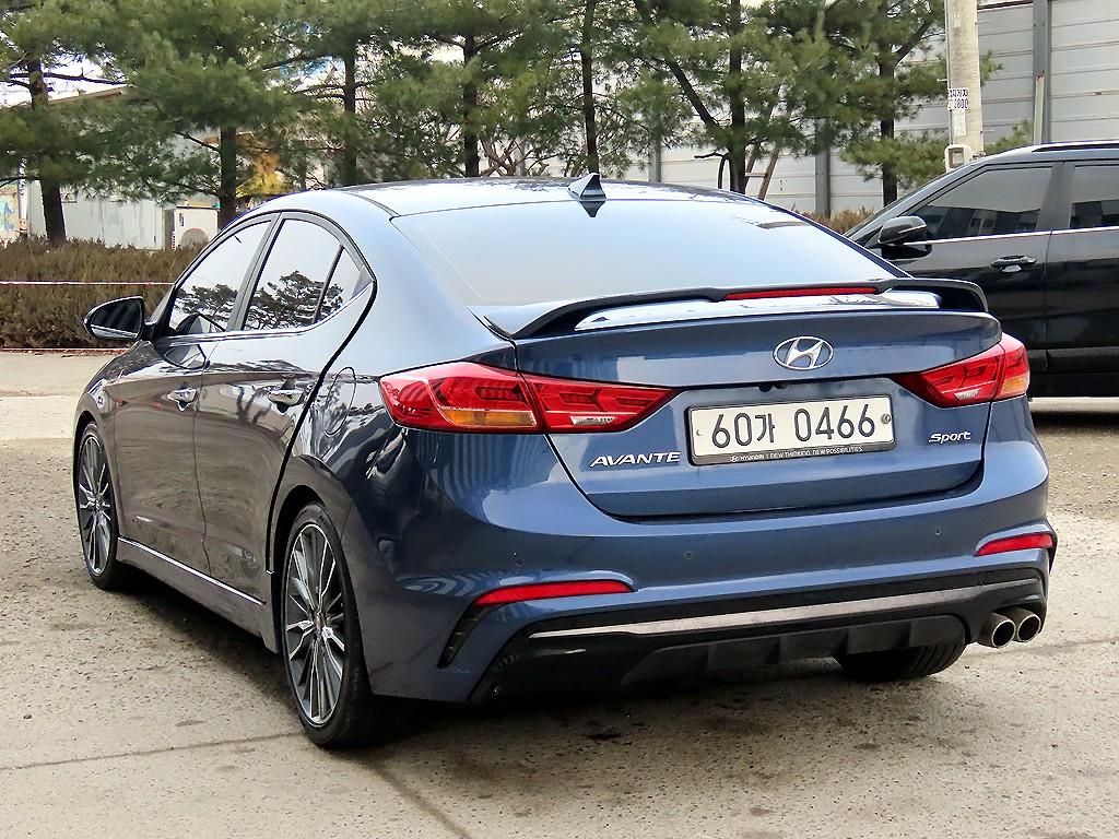 HYUNDAI Avante - Vista 3