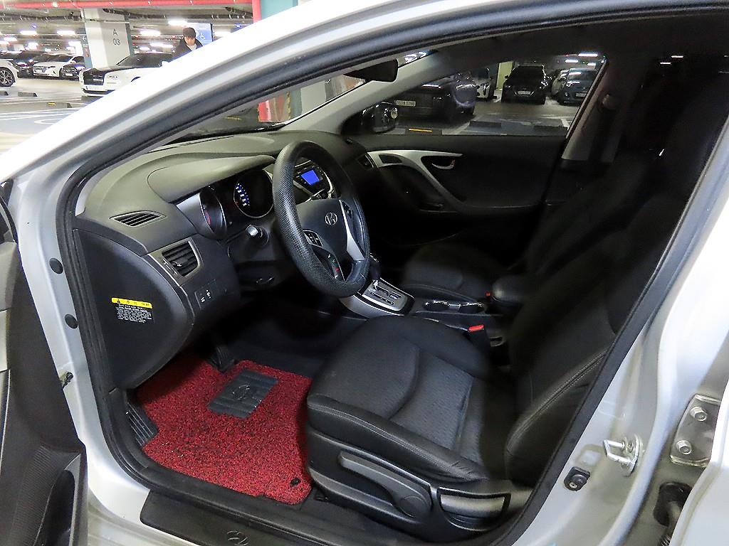 HYUNDAI Avante - Vista 6