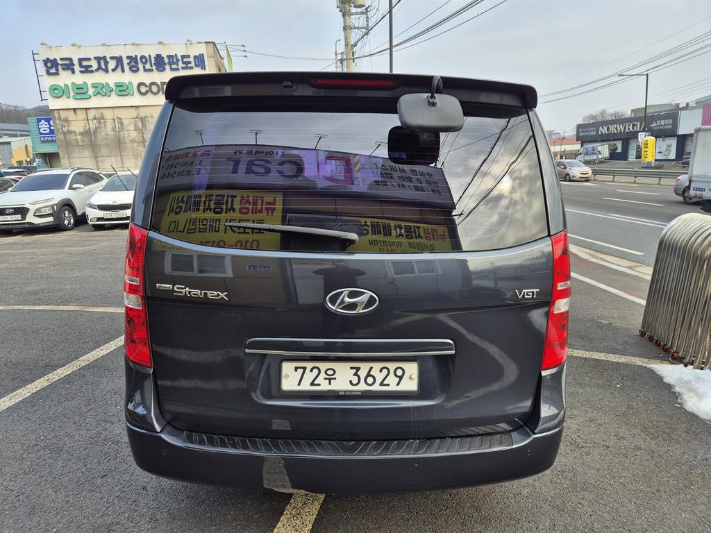 HYUNDAI Starex - Vista 4