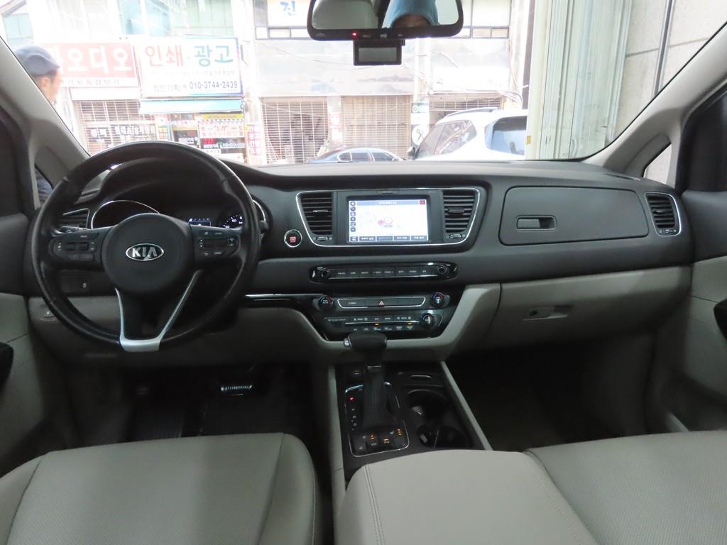 KIA Carnival - Vista 7