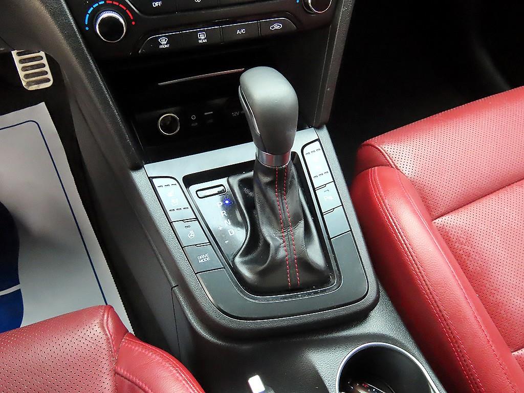 HYUNDAI Avante - Vista 10