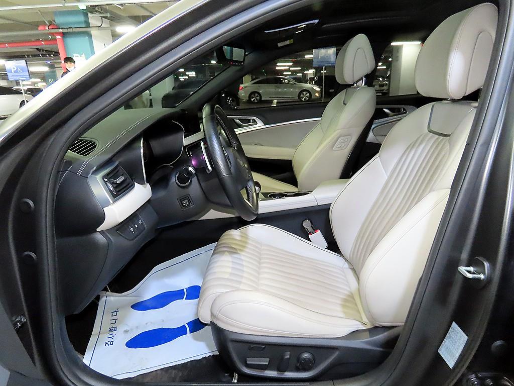 Genesis G70 - Vista 6