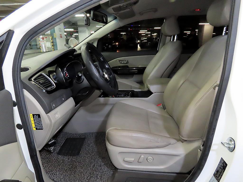 KIA Carnival - Vista 6