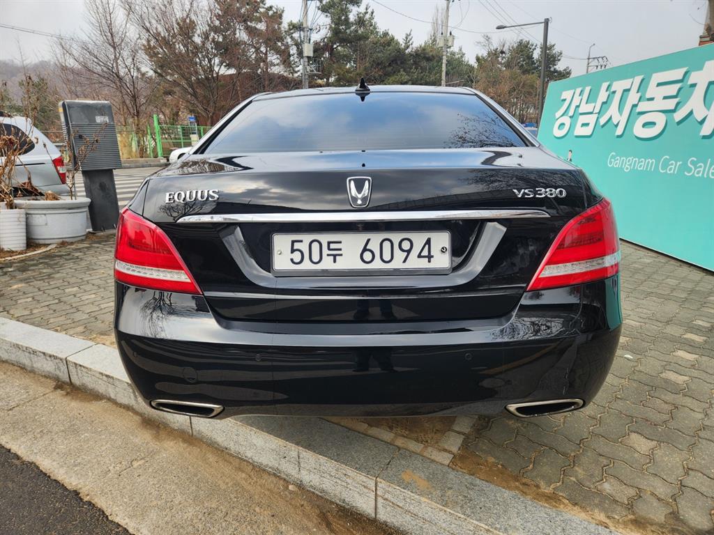 HYUNDAI Equus - Vista 4